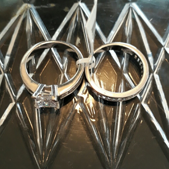 SIMULATED DIAMOND RING SET - Picture 2 of 2